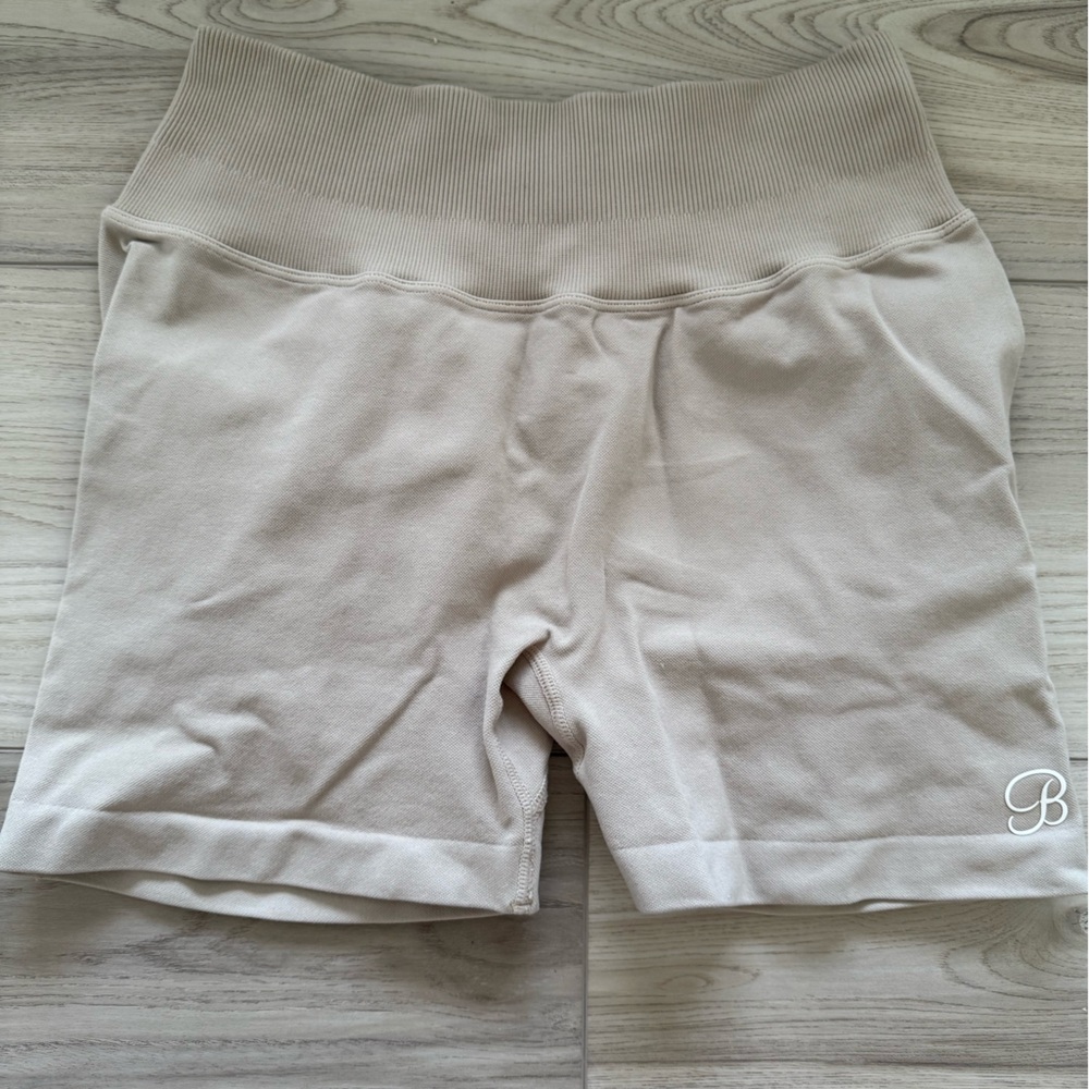 Bombshell Beige Shorts M